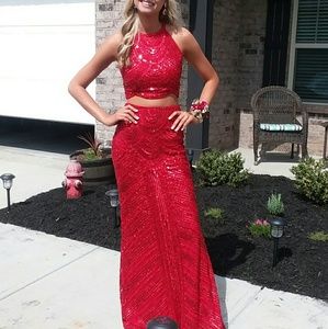 Sherri Hill Head Turner
